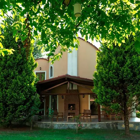 Lovely Villa With Shared Pool Surrounded By Nature In Sapanca فيلة *
