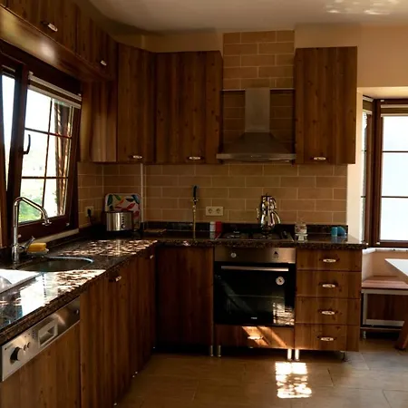 فيلة Lovely Villa With Shared Pool Surrounded By Nature In Sapanca