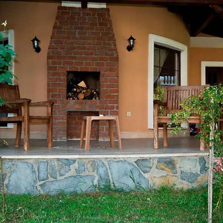 Lovely Villa With Shared Pool Surrounded By Nature In Sapanca فيلة سبانجا