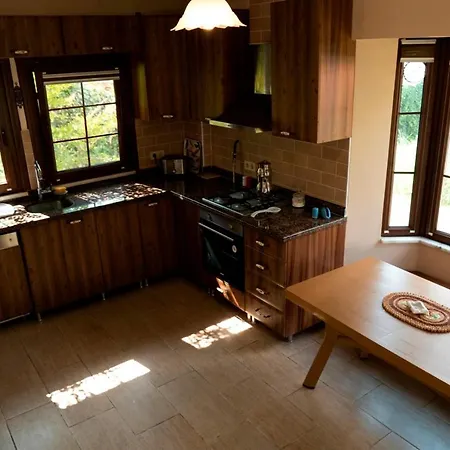 فيلة Lovely Villa With Shared Pool Surrounded By Nature In Sapanca *